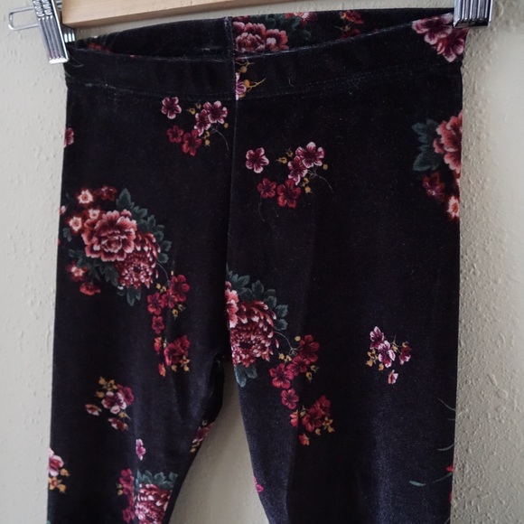 Cute Zara Girls Velvet Leggings, Size 6 years. - Picture 2 of 4